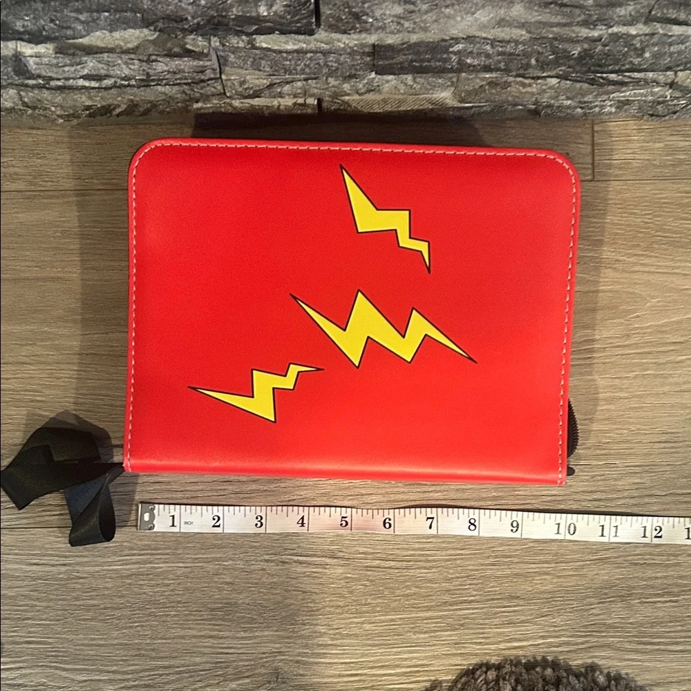 Red Wristlet‎ Trading Card Binder/Organizer 50 pages holds 400 cards